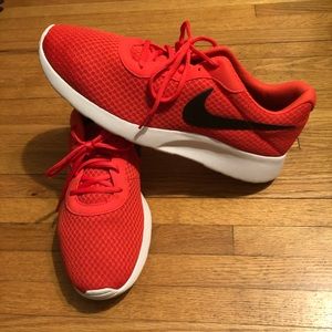Men’s Nike tanjun size 13. Like new